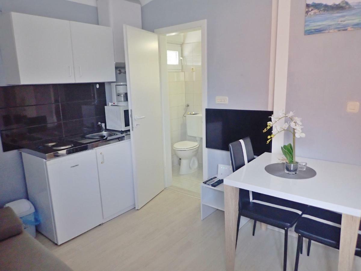 Apartments Lana - 30 M From The Sea Seline Ruang foto